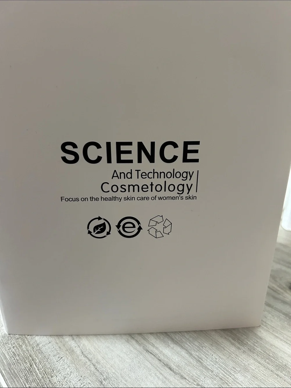 Light Facial Beauty Instrument LED Therapy Mask – White NIB